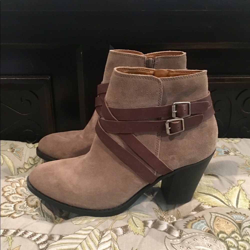 Lucky Brand Brown Elyannah Suede Ankle Boots Sz 8